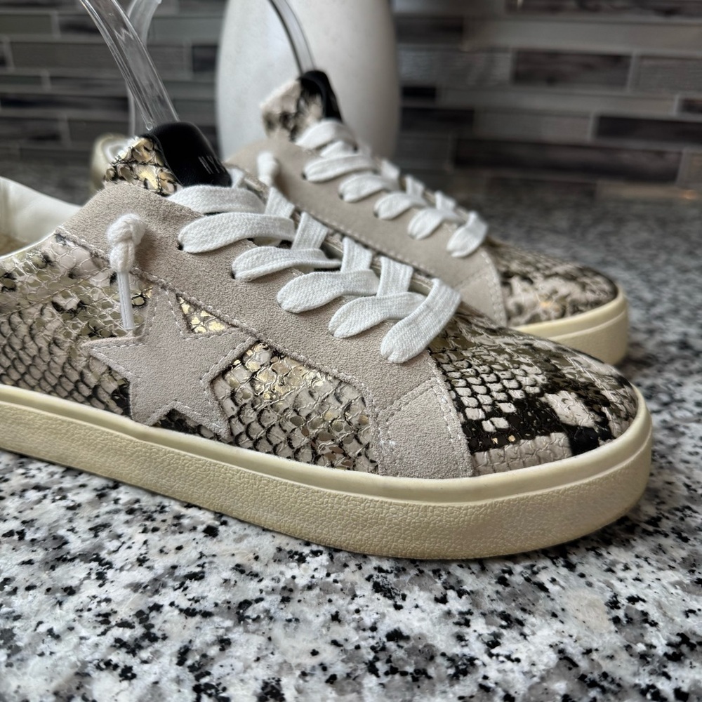 Steve Madden Pursued Metallic Snakeskin Lace-Up Sneakers Women's Size 7.5 - Picture 2 of 12